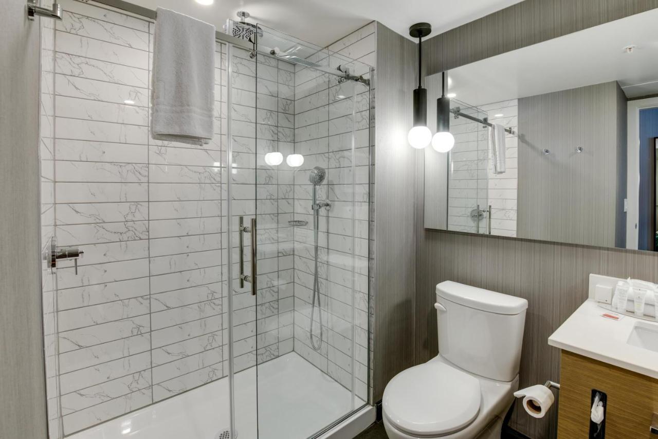 Sandman Signature Saskatoon South Hotel Bagian luar foto