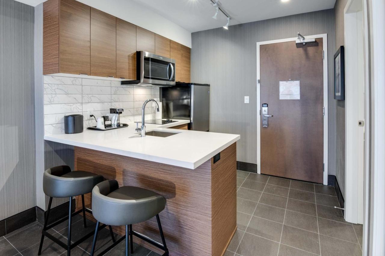 Sandman Signature Saskatoon South Hotel Bagian luar foto