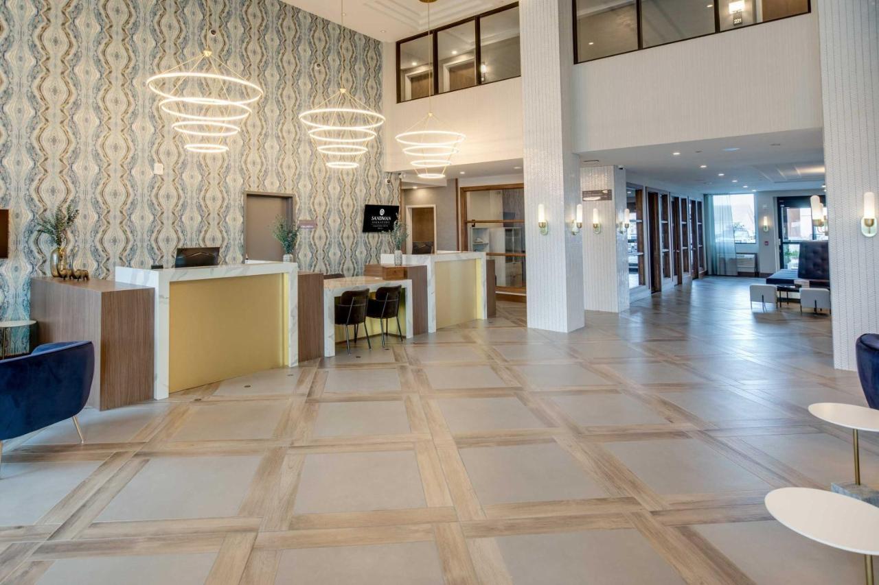 Sandman Signature Saskatoon South Hotel Bagian luar foto