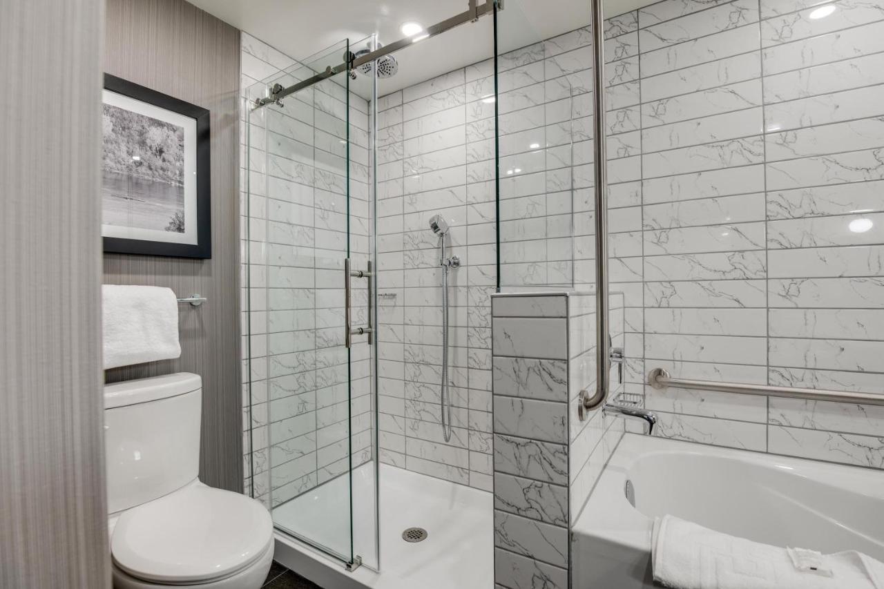 Sandman Signature Saskatoon South Hotel Bagian luar foto