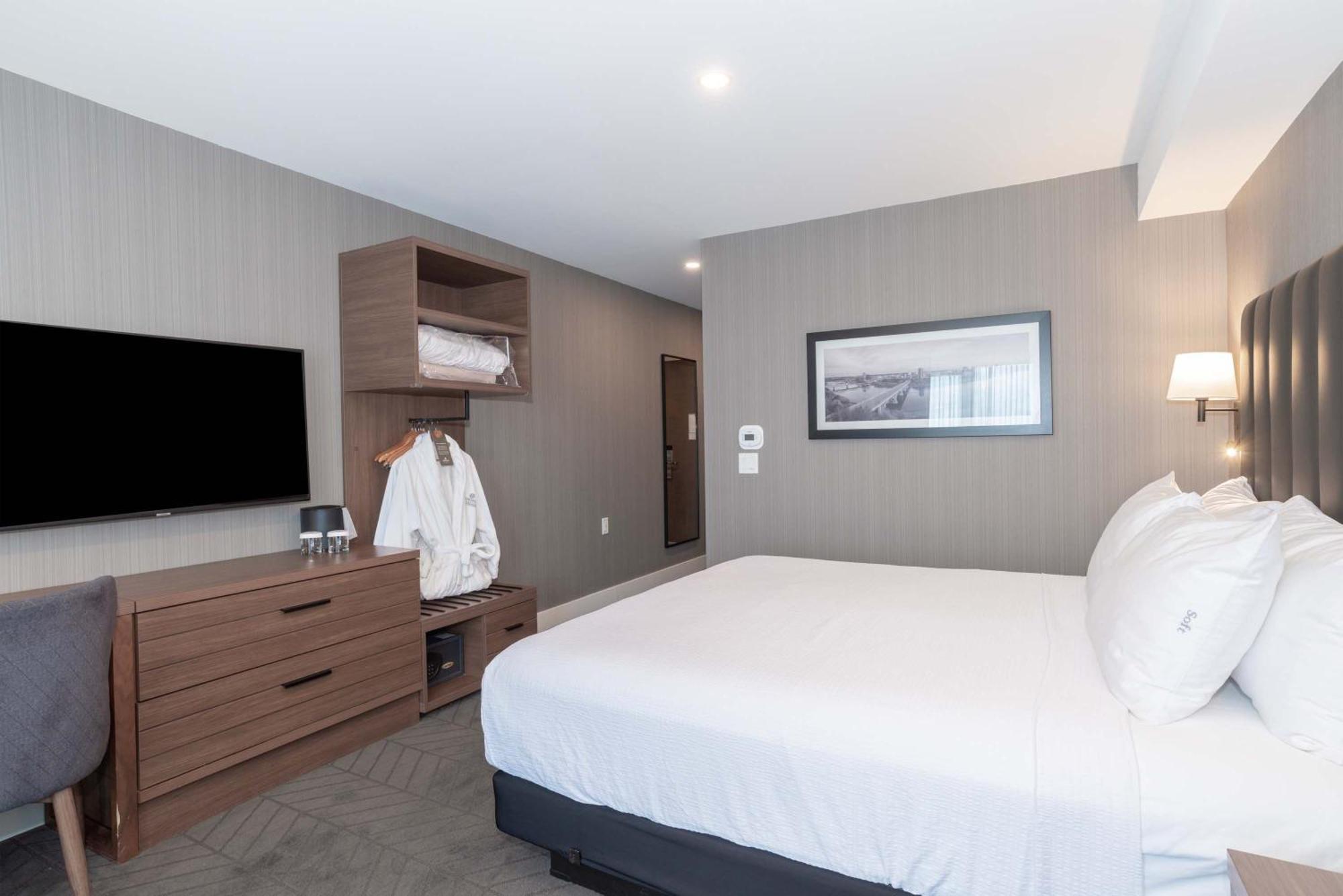 Sandman Signature Saskatoon South Hotel Bagian luar foto