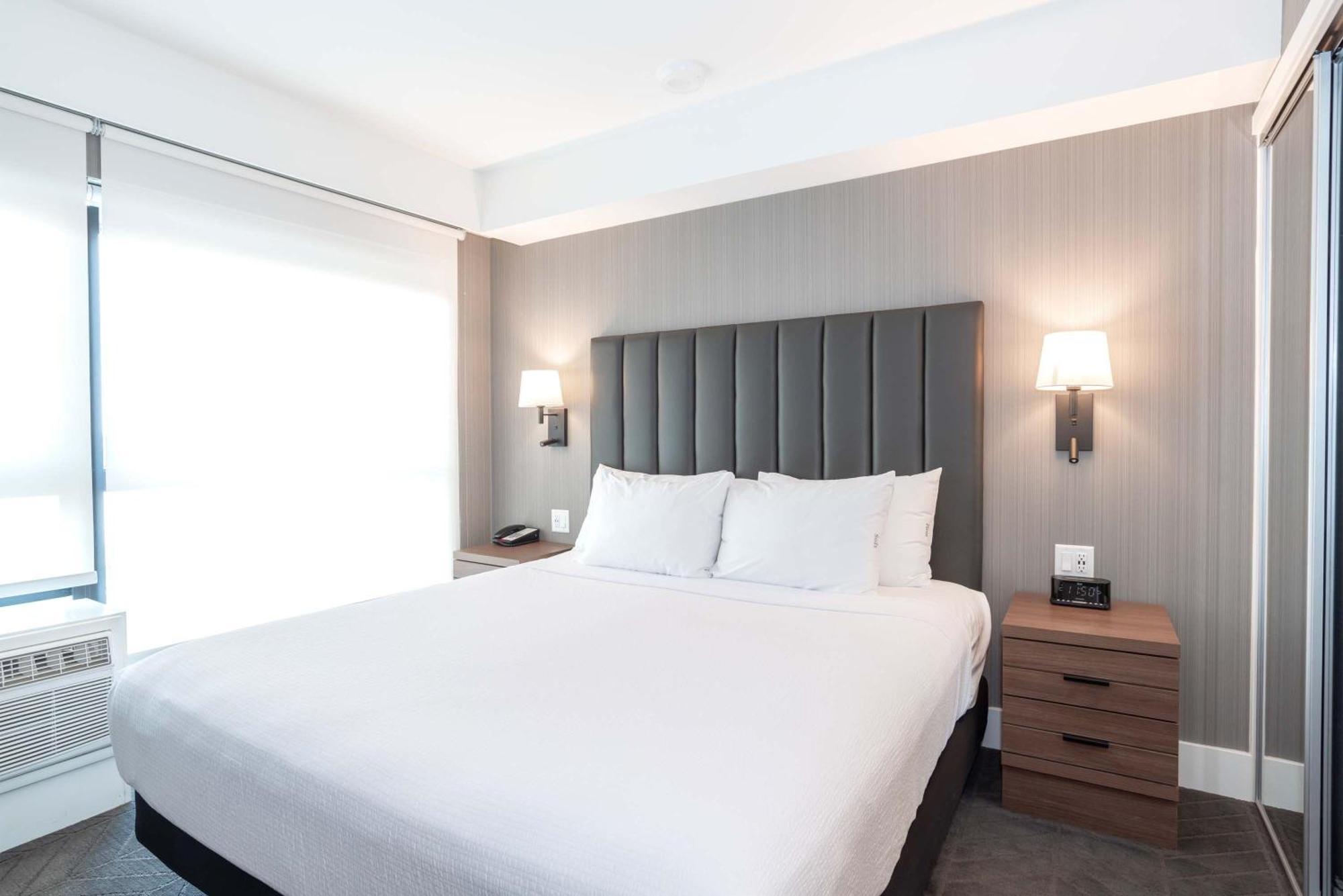 Sandman Signature Saskatoon South Hotel Bagian luar foto