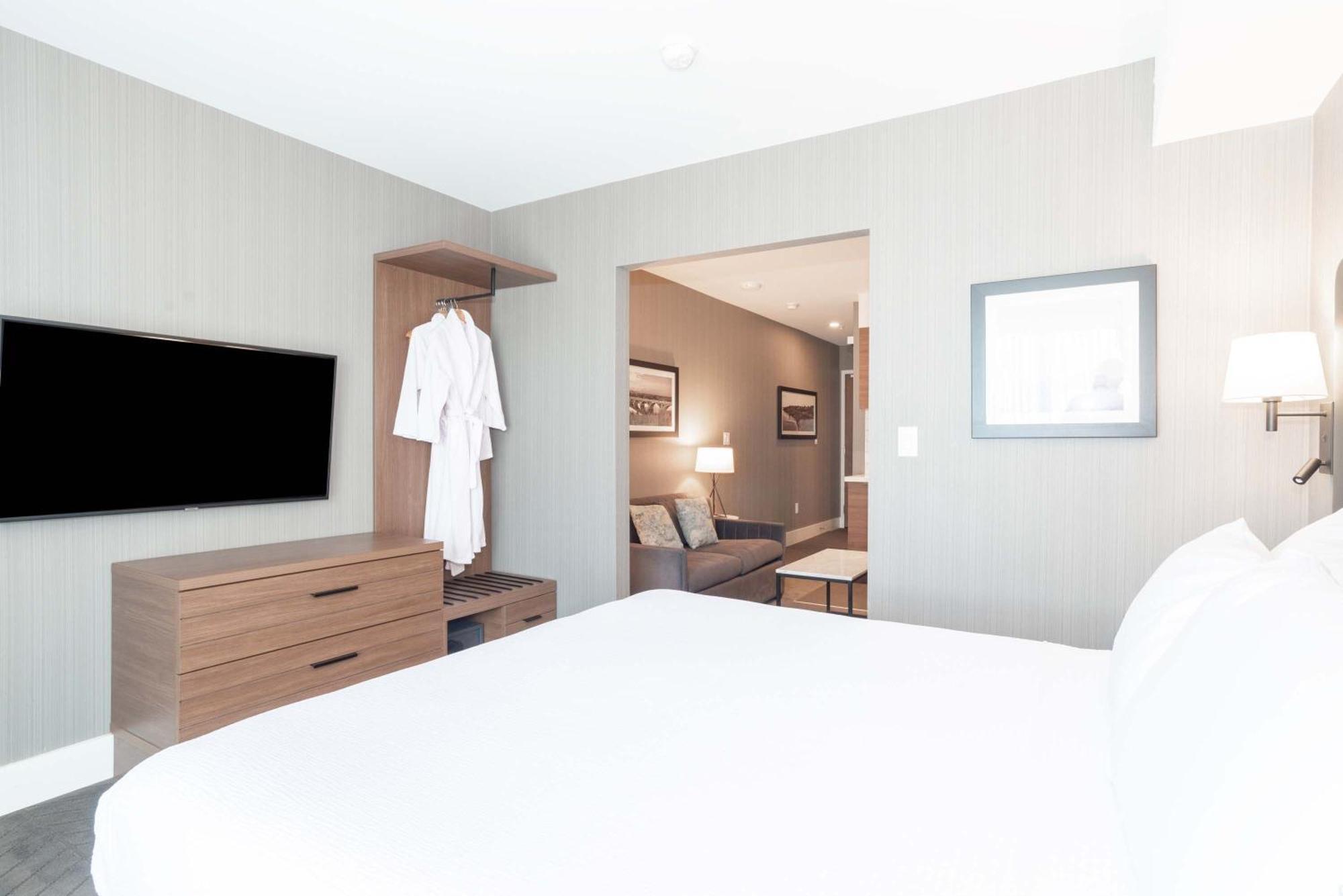 Sandman Signature Saskatoon South Hotel Bagian luar foto