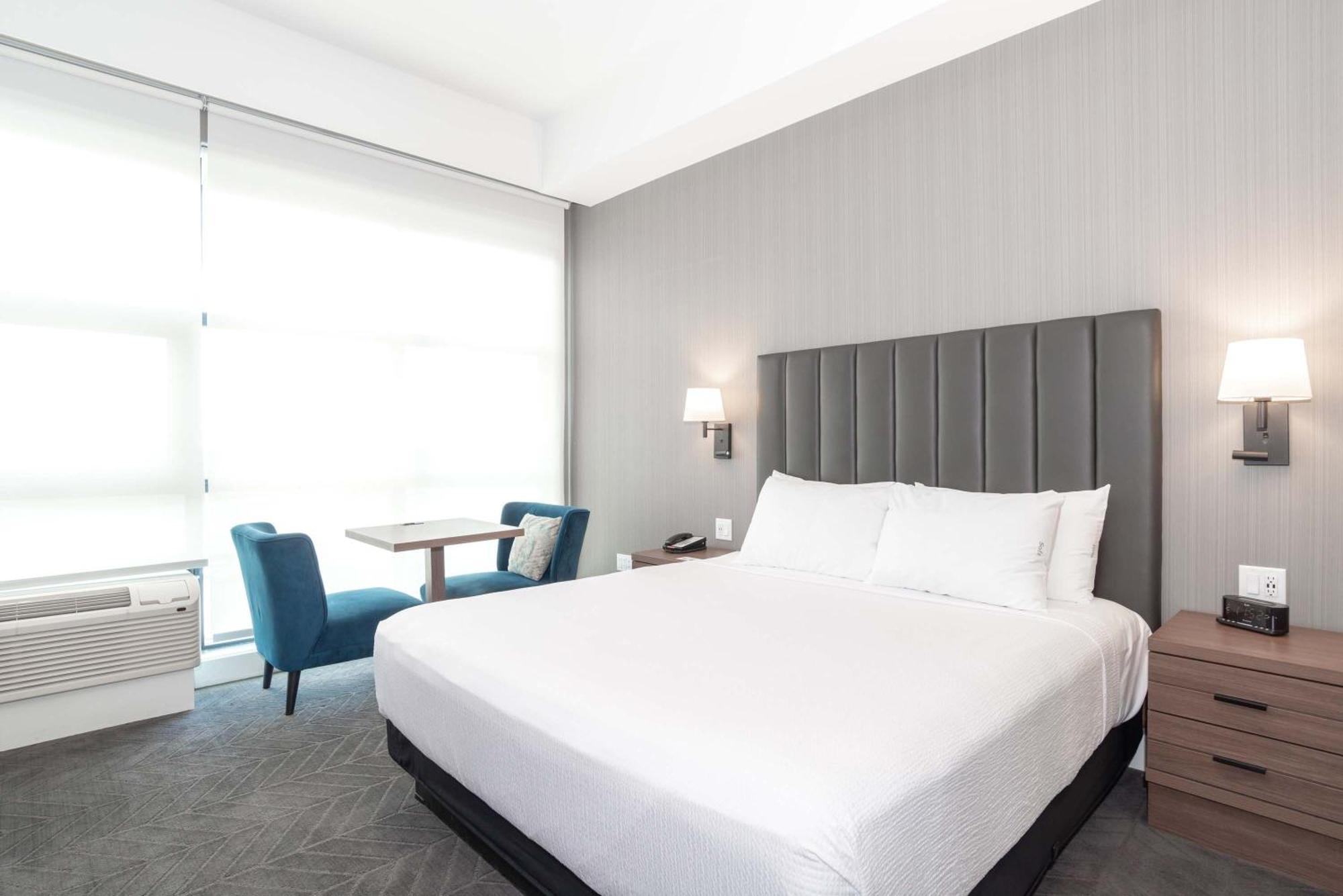 Sandman Signature Saskatoon South Hotel Bagian luar foto