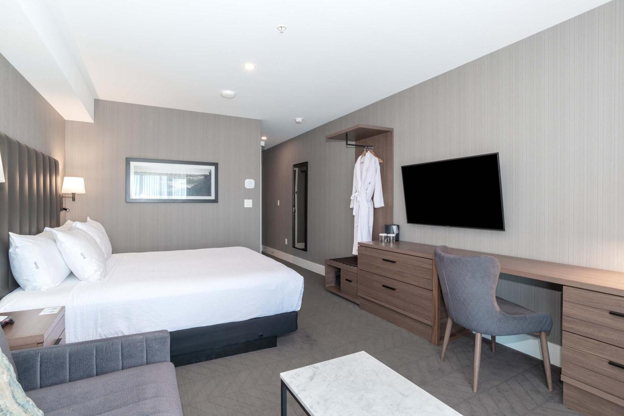 Sandman Signature Saskatoon South Hotel Bagian luar foto